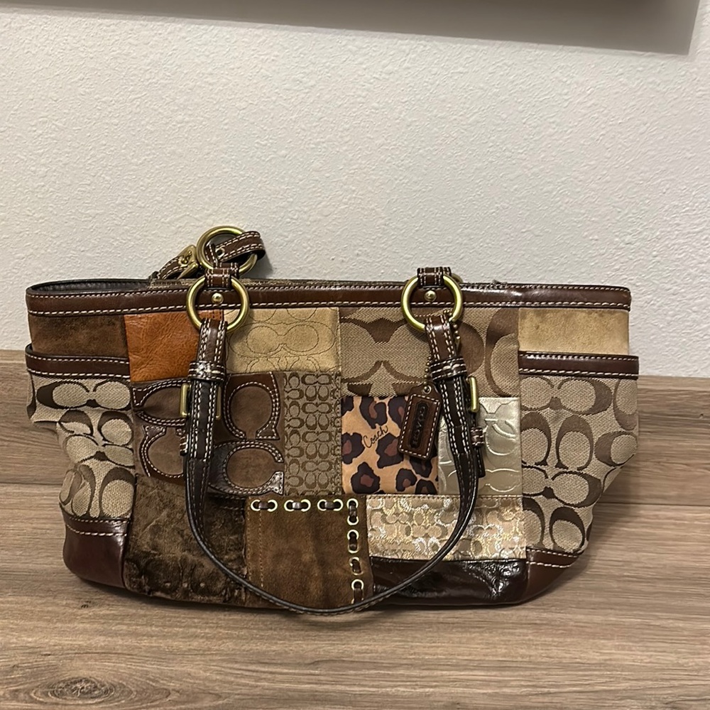 Vintage Coach in excellent condition